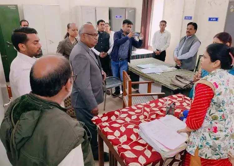 वर्ष के अंतिम नेशनल लोक अदालत में दो करोड़ 20 लाख 76 हज़ार 795 रुपये का अवार्ड पारित किया गया