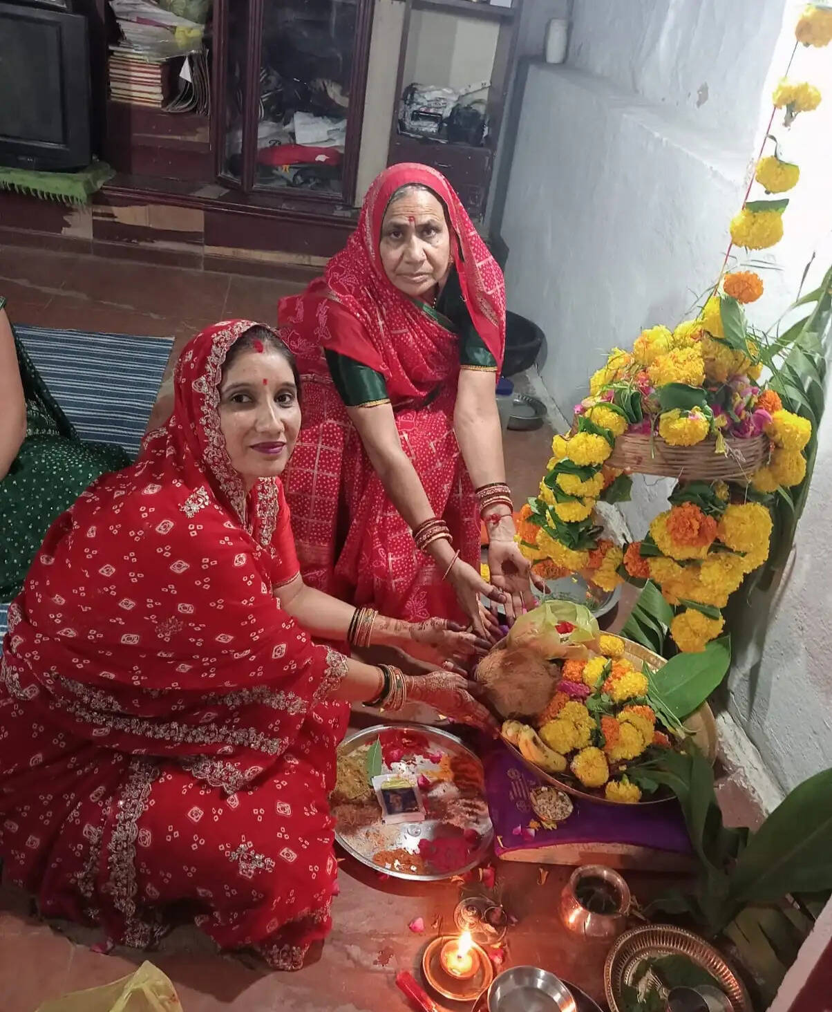झाबुआ में गणेशोत्सव की धूम, शिव-पार्वती की पूजा के साथ देर रात तक गूंजे भजन