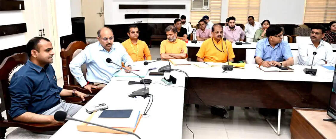 चारधाम यात्रा से पहले हरिद्वार में स्वच्छता व्यवस्था सख्त, कचरा निस्तारण को लेकर डीएम के निर्देश