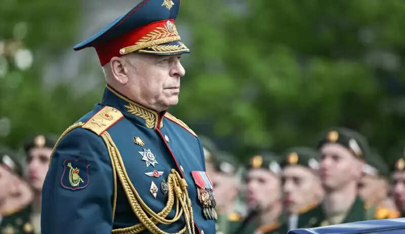 रूस के थल सेना प्रमुख जनरल ओलेग सल्युकोव को हटाया गया