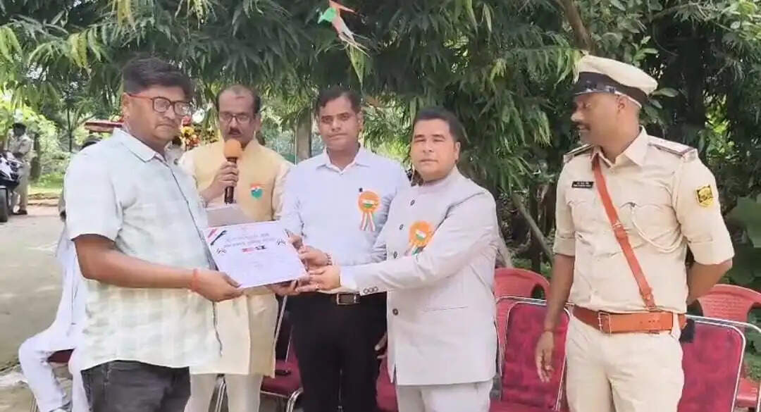 स्वतंत्रता दिवस पर आपदा मित्रों को मिला सम्मान