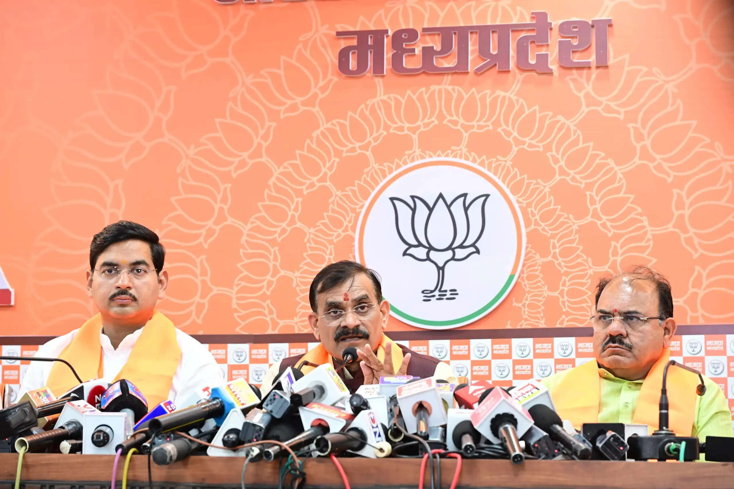 कांग्रेस का प्रदर्शन भ्रष्टाचार छुपाने के लिए है या गांधी परिवार को बचाने के लिए:&nbsp;वीडी&nbsp;शर्मा