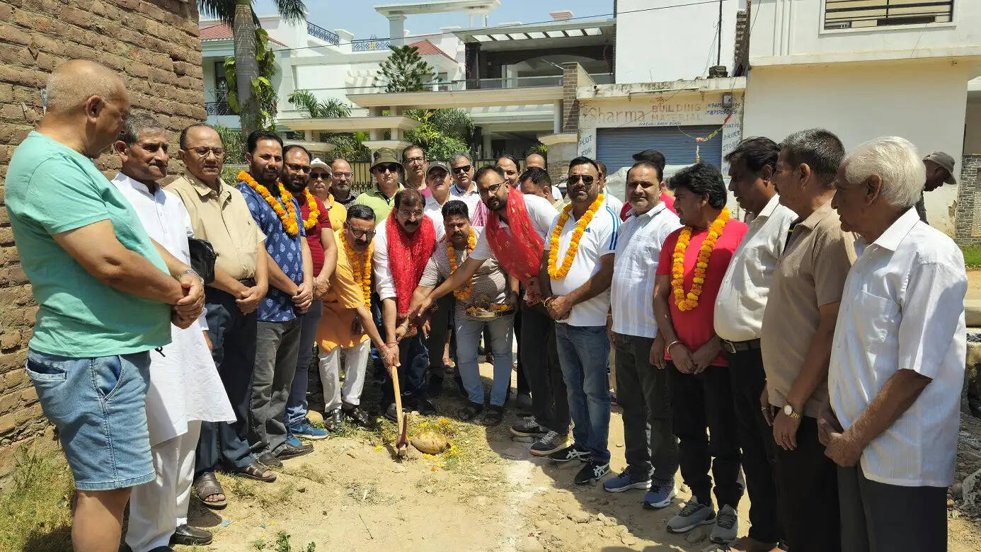 जम्मू के हजूरी बाग में 70 लाख रुपये की लागत से लेन और नालियों के निर्माण कार्य का शुभारंभ