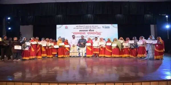 इंदौरः सफाई मित्र सुरक्षा एवं स्वच्छता गौरव सम्मान समारोह में 44 कर्मियों का सम्मान
