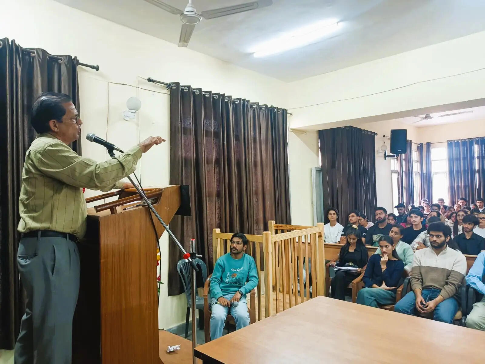 सफलता के लिए समय प्रबंधन, अनुशासन और संस्कार आवश्यक : डॉ. नरेश शर्मा