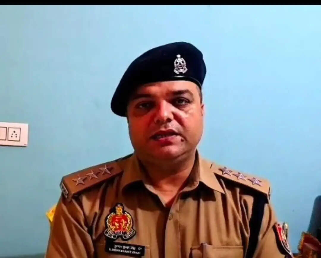 डीजे उतारते समय करंट की चपेट में आए दो युवक, एक की मौत