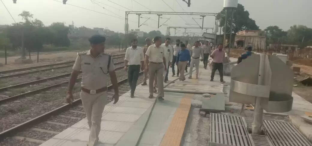 मंडल रेल प्रबंधक ने स्टेशनों का निरीक्षण कर दिये निर्देश
