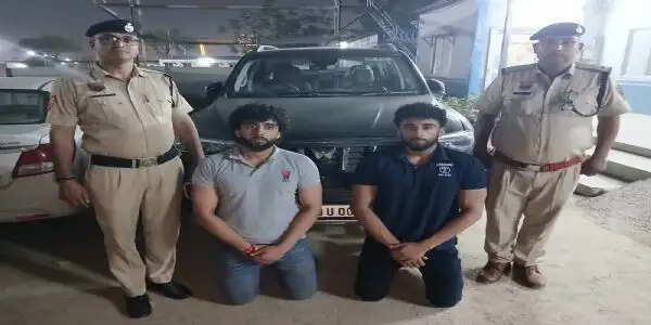 गुरुग्राम: गाड़ी को साइड न देने पर कार में की तोड़फोड़, दो आरोपी काबू