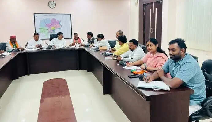 शिक्षक और स्नातक एमएलसी चुनाव की तैयारियों को लेकर भाजपा की बड़ी बैठक, कार्यकर्ताओं से बातचीत की जिम्मेदारी तय