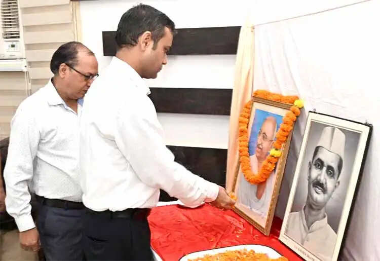 गांधी-शास्त्री जयंती पर महापुरुषों के आदर्शों को अपनाने का आह्वान