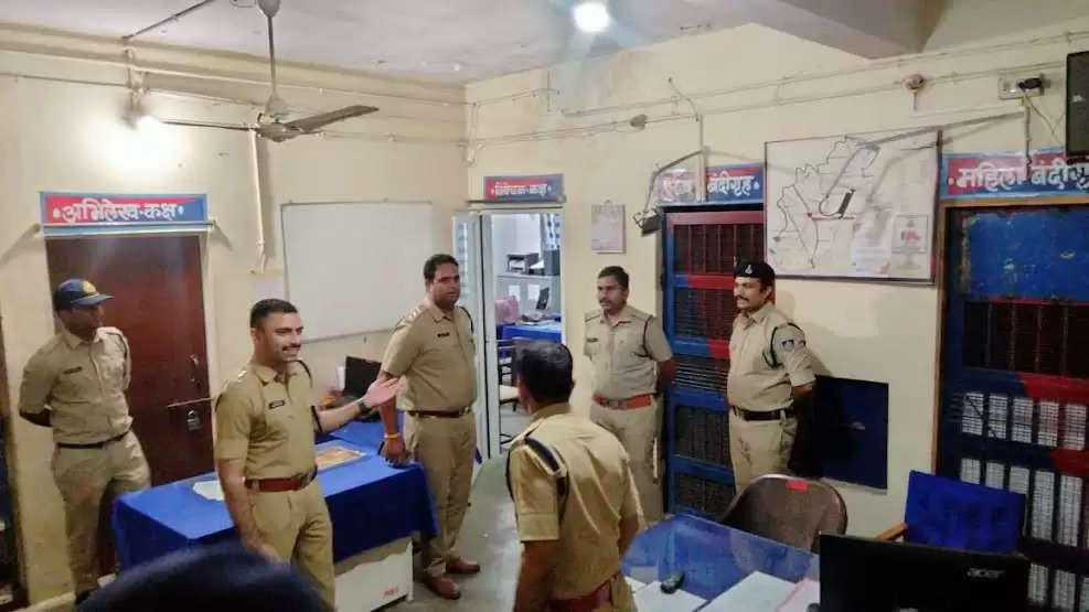 मंदसौर: पुलिस की कॉम्बिंग गश्त मं तीन सौ पुलिस कर्मियों ने 47 स्थायी वारंटियों को पकड़ा