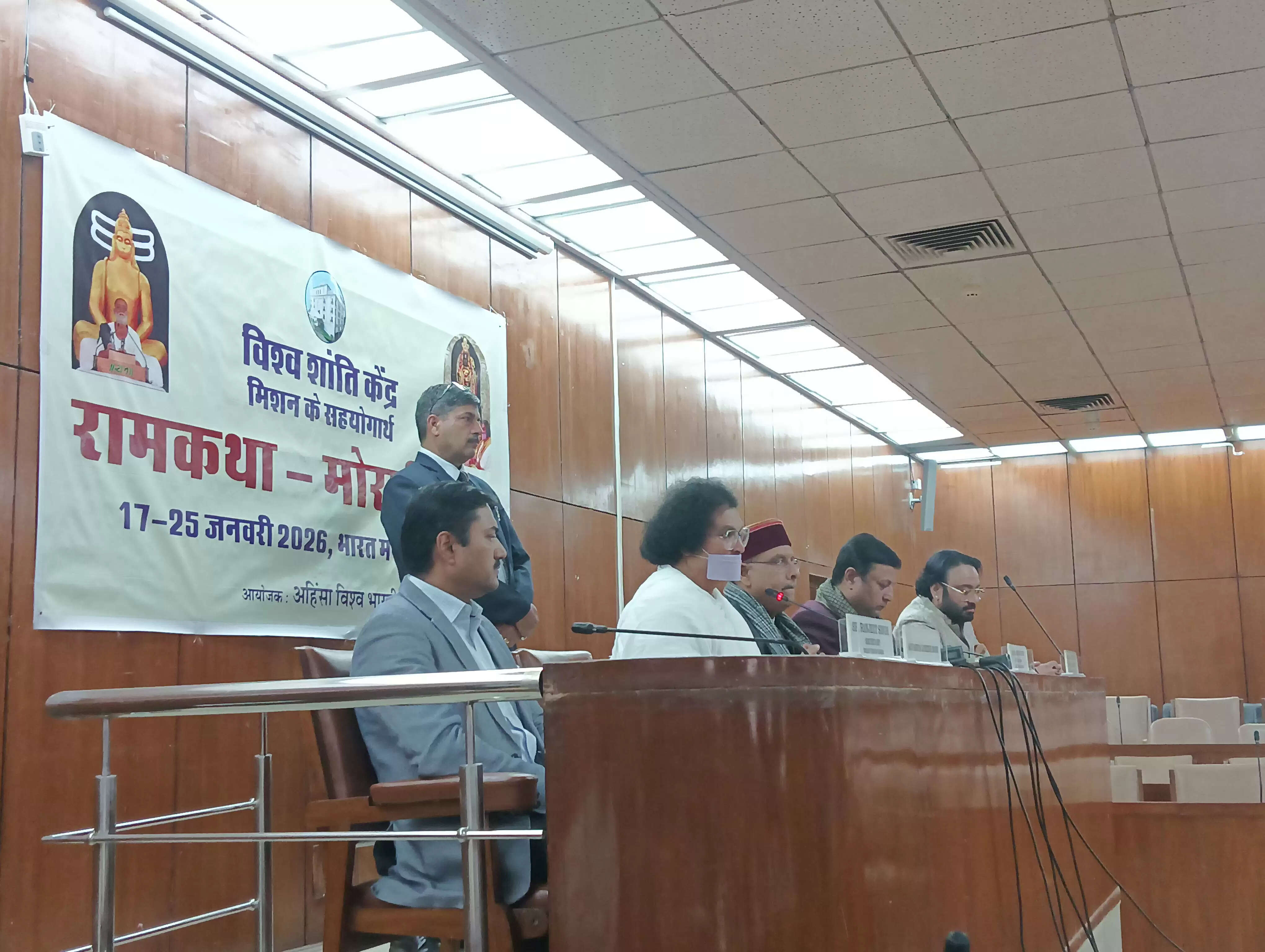 दिल्ली के भारत मंडपम में मोरारी बापू की नौ दिवसीय राम कथा का आयोजन