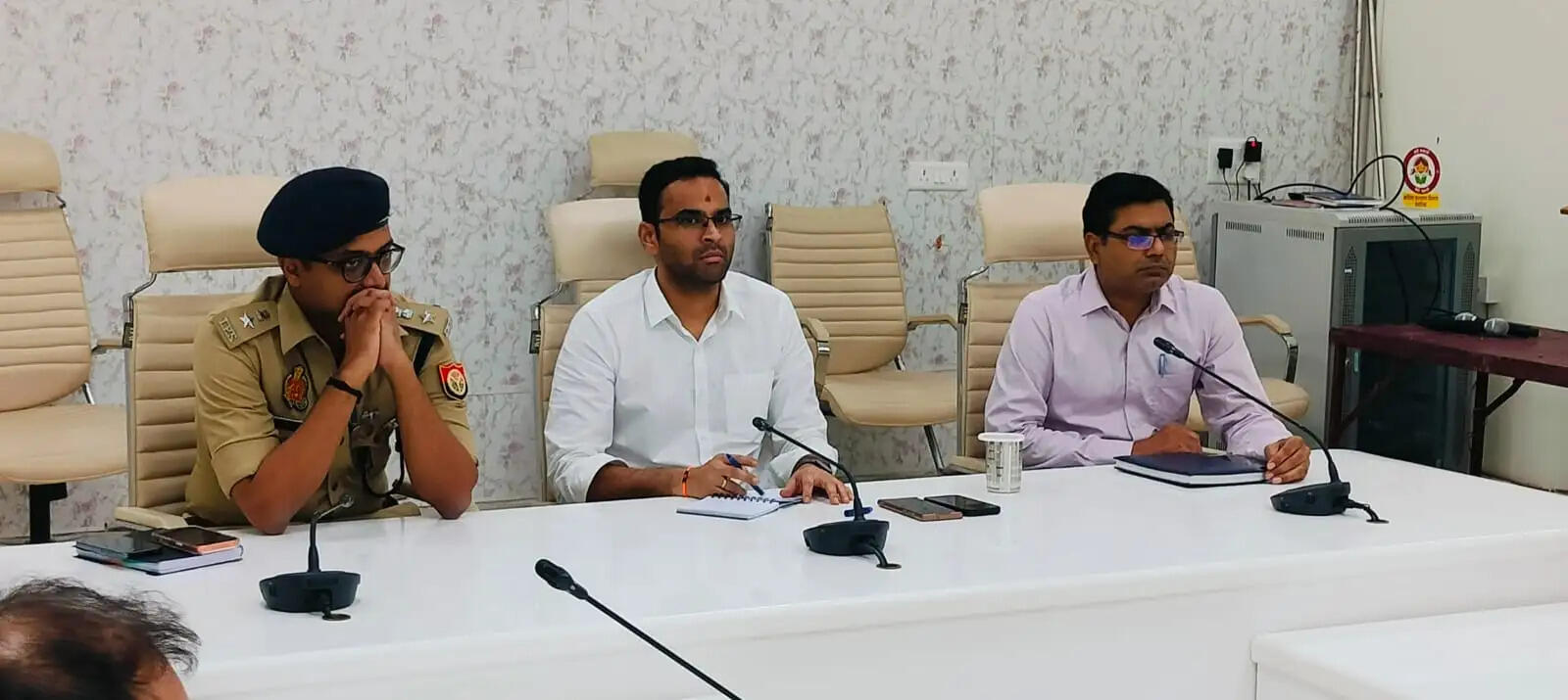 डीएम-एसपी ने ज्वैलर्स व्यापारियों के साथ की बैठक