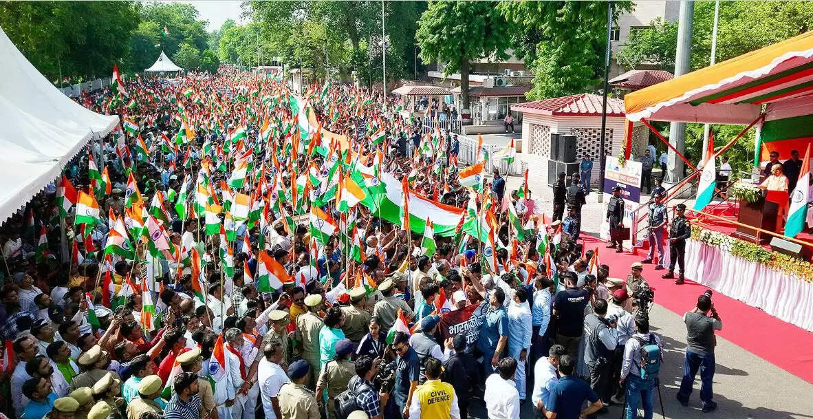 'हम छेड़ेंगे नहीं, लेकिन अगर कोई हमें छेड़ेगा तो उसे छोड़ेंगे भी नहीं', तिरंगा यात्रा में बोले मुख्यमंत्री योगी