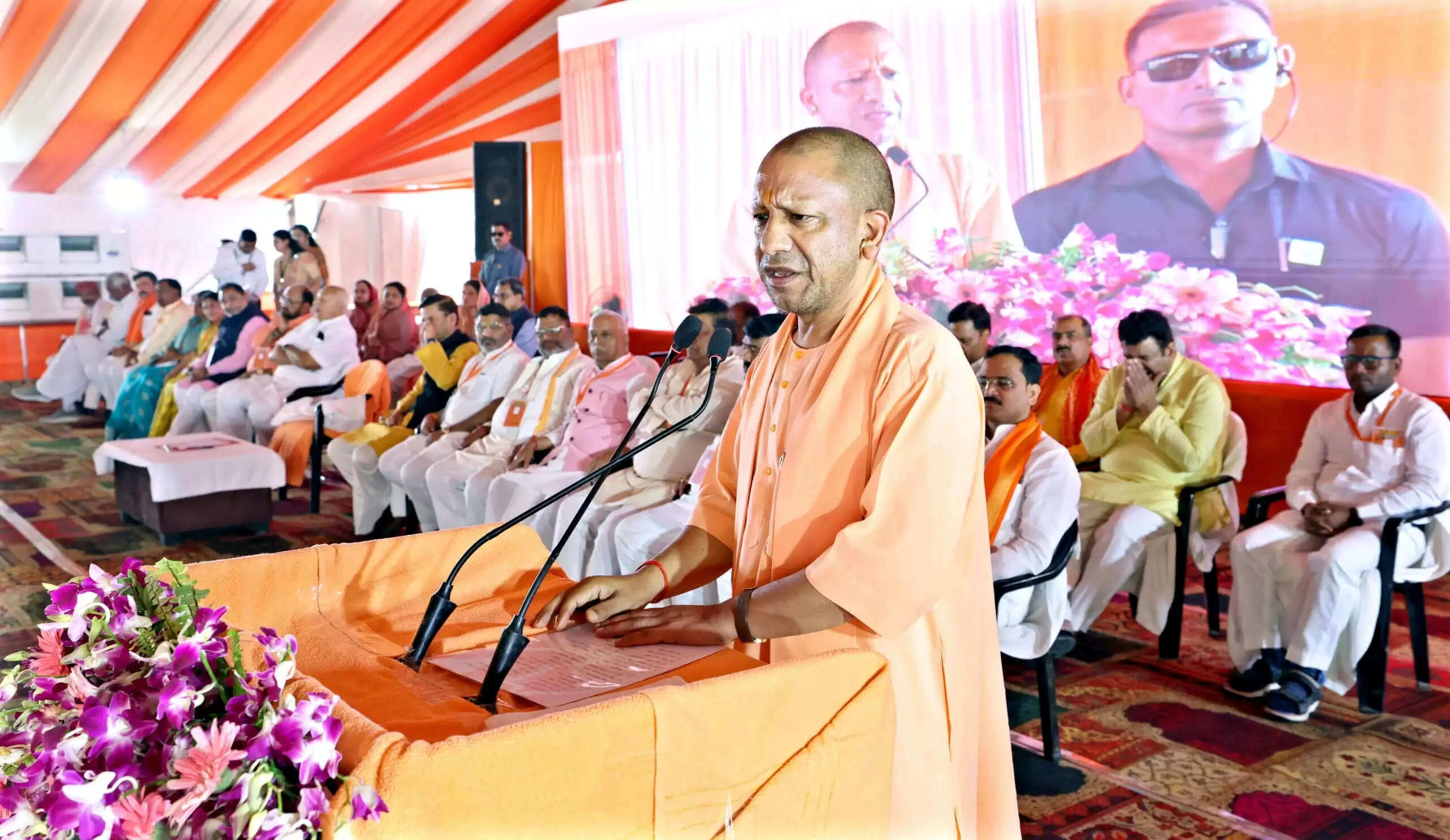 पाकिस्तान के प्रवक्ता की तरह बयान दे रहे हैं सपा के नेता: योगी