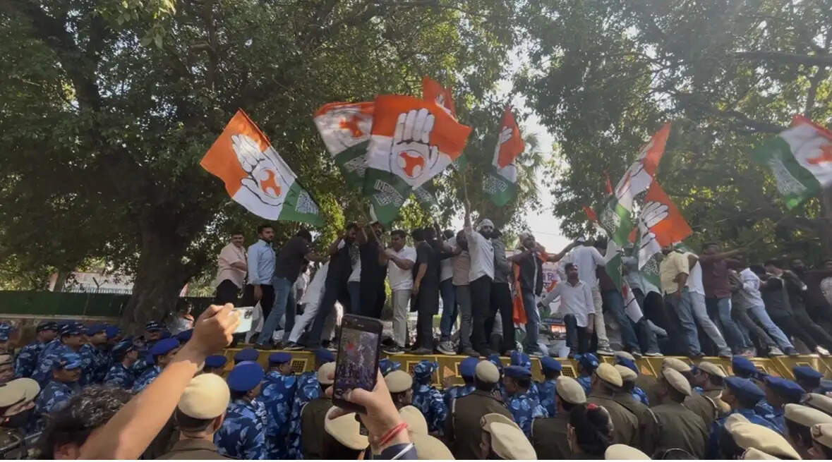 चिब की गिरफ्तारी के विरोध में युवा कांग्रेस का प्रदर्शन, 20 से अधिक नेता हिरासत में