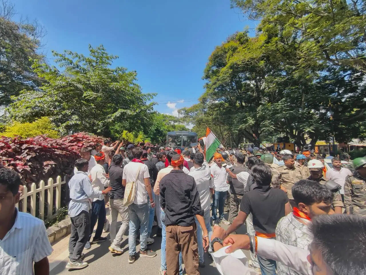 विधानसभा घेराव के दौरान एबीवीपी कार्यकर्ताओं पर लाठीचार्ज, हिरासत में राष्ट्रीय महामंत्री सहित 200 से अधिक कार्यकर्ता