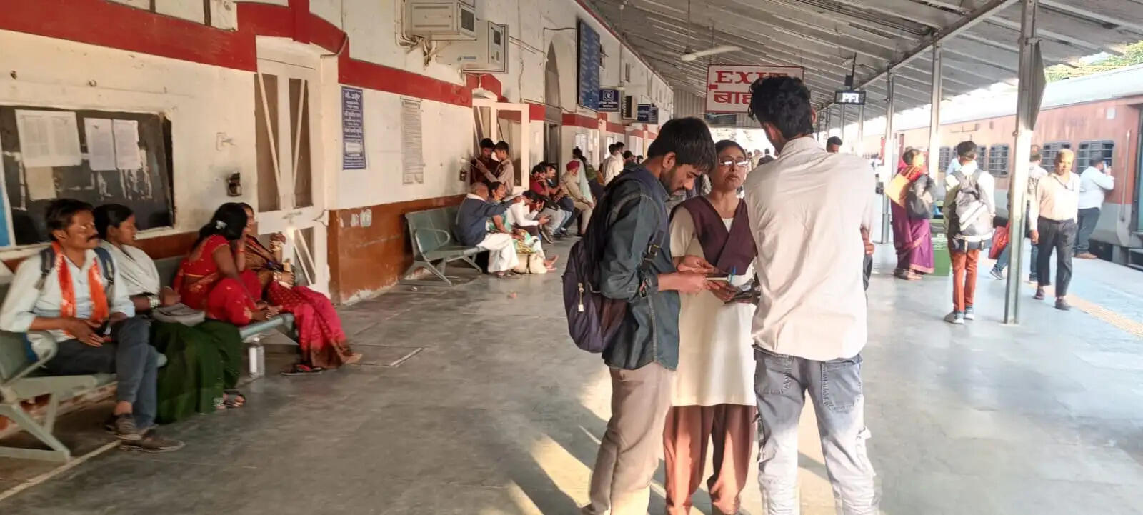 शाहजहांपुर रेलवे स्टेशन पर चला किलेबंदी टिकट चेकिंग अभियान