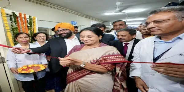मुख्यमंत्री रेखा गुप्ता ने एलएनजेपी अस्पताल में सीटी स्कैन और टेस्ला एमआरआई मशीनों का शुभारंभ किया