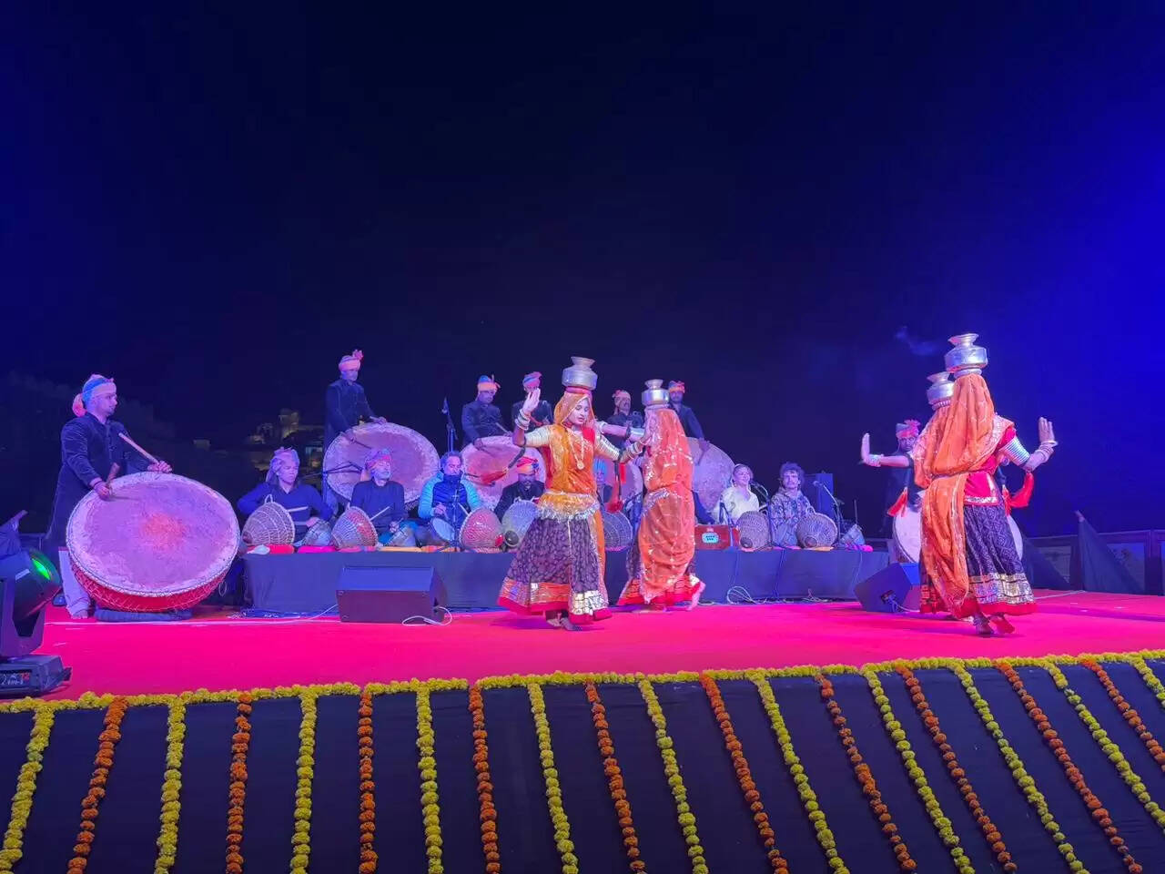 कुंभलगढ़ महोत्सव में गूंजे नगाड़े, ‘अ ड्रंब ओडिसी फ्रॉम राजस्थान’ में 21 कलाकारों ने बांधा समां