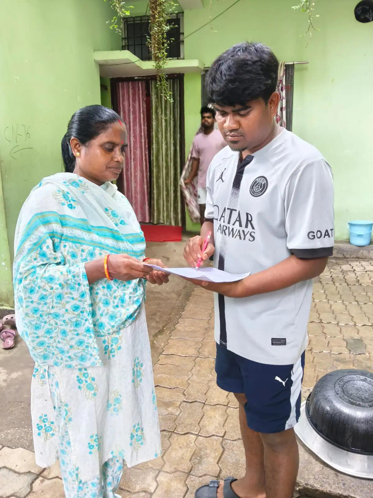एसआईआर अभियान के तहत रांची में घर-घर पहुंच रहे बीएलओ, इन्यूमरेशन फॉर्म का वितरण-डिजिटाइजेशन जारी