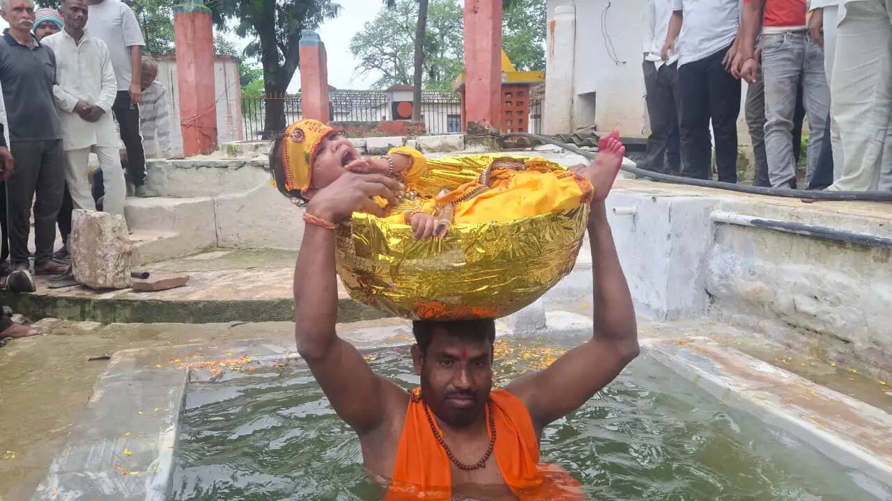 दमोह,: जिला जेल में धूमधाम से मनाई गई श्रीकृष्ण जन्माष्टमी, जीवंत झांकी ने मोहा मन