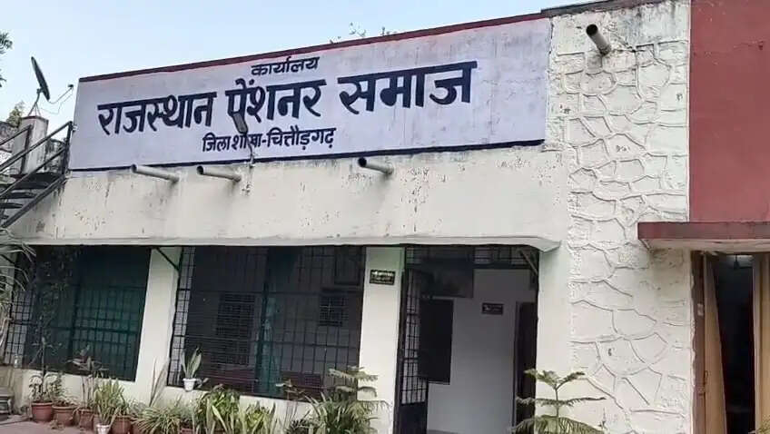 दवाएं नहीं मिलने से परेशानी में पेंशनर, दवा विक्रेताओं का करोड़ों रुपये का भुगतान बकाया