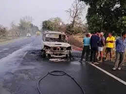 मध्य&nbsp;प्रदेश में चलती गाड़ियों में आग की घटनाएं बढ़ीं,&nbsp;नर्मदापुरम में एंबुलेंस, खंडवा में पिकअप और शहडोल में स्कॉर्पियो में लगी आग