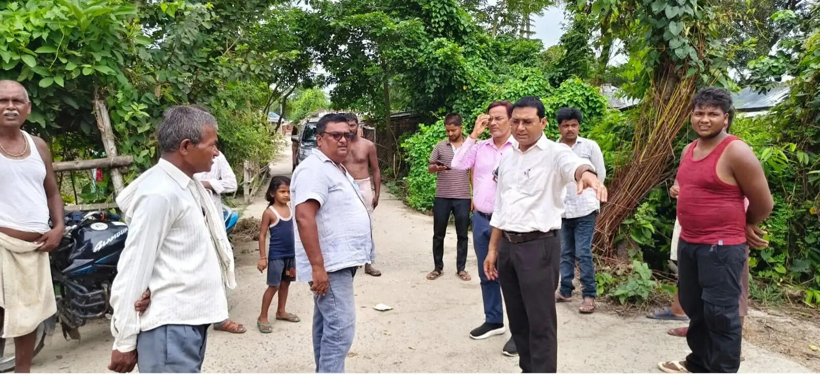 राम विशनपुर में विकास योजनाओं का डीडीसी ने लिया जायजा, अधूरे आवास जल्द पूरा करने का निर्देश