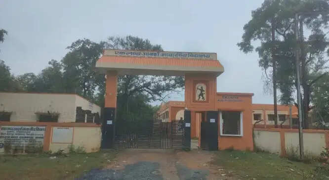 रुद्रारम एकलव्य विद्यालय के छात्राओं से दुर्व्यवहार का मामला मुख्यमंत्री तक पहुंचा