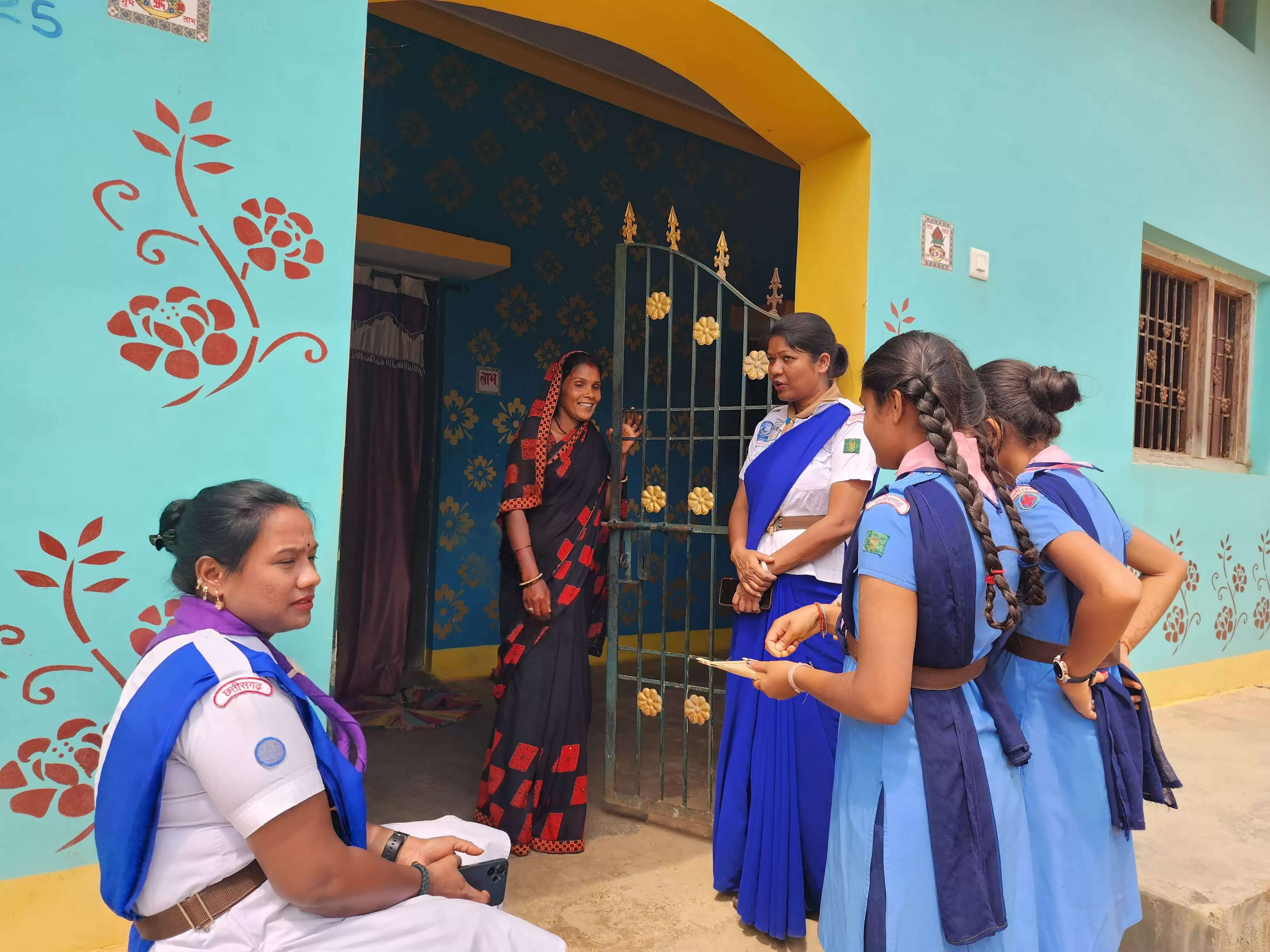 कोरबा: स्काउट- गाइड : बैंड बाजे के बीच पीला चावल देकर मतदान के लिए कर रहे आमंत्रित