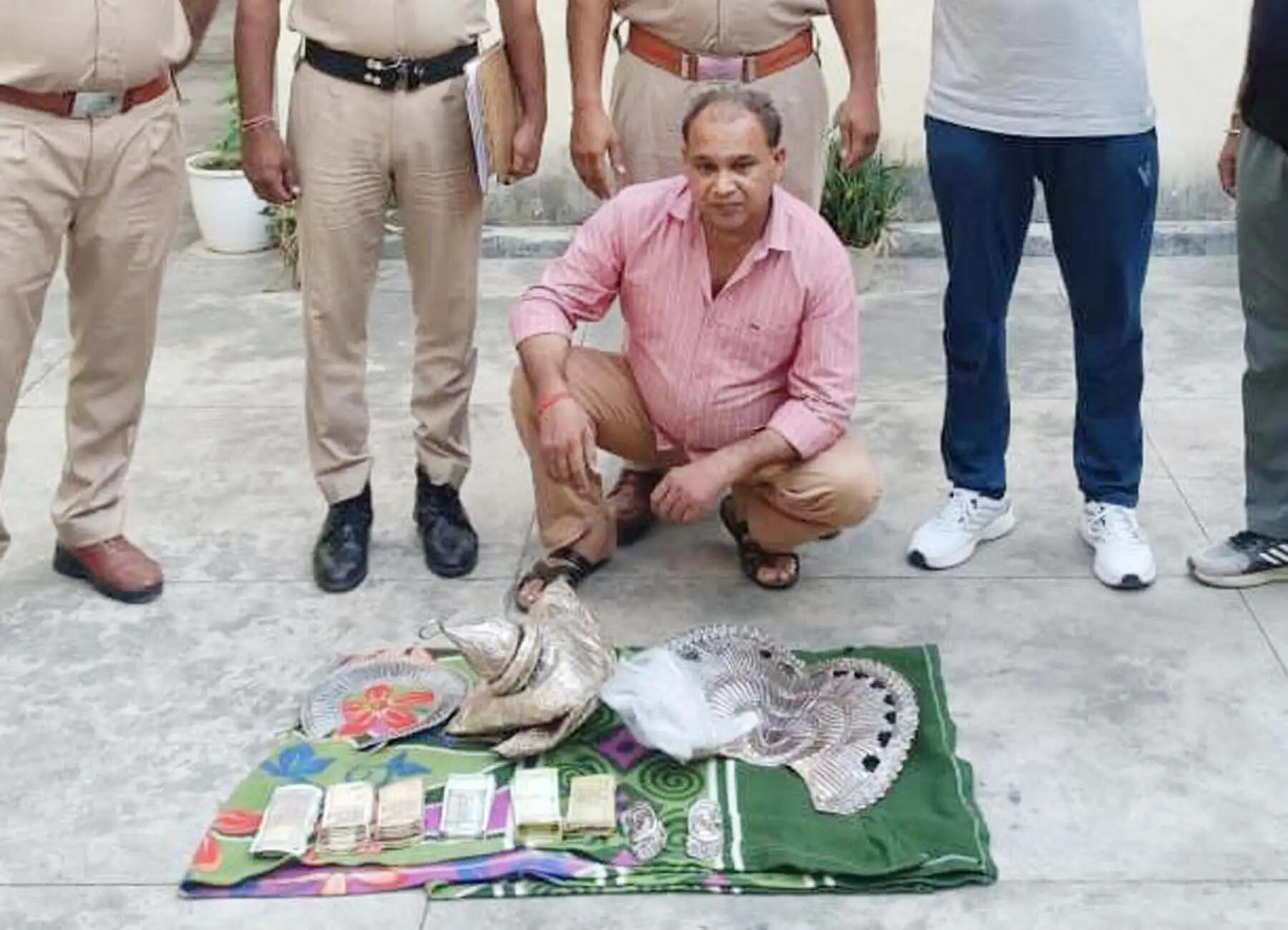 गुरुग्राम के सुदर्शन मंदिर में चोरी, छह घंटे में पकड़ा चोर
