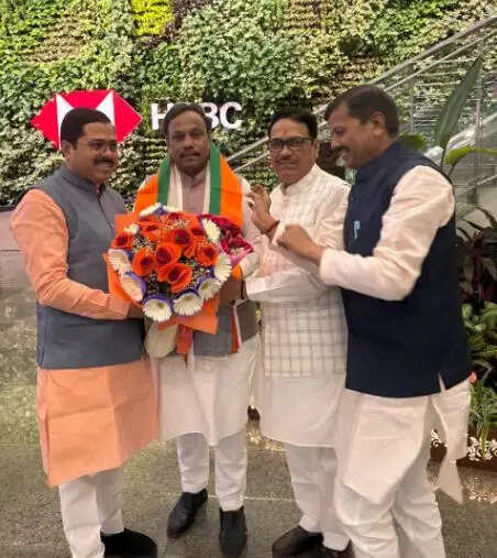 विनोद तावड़े पहुँचे लखनऊ,यूूपी में टीम गठन व मंत्रिमण्डल विस्तार को लेकर मंथन जारी