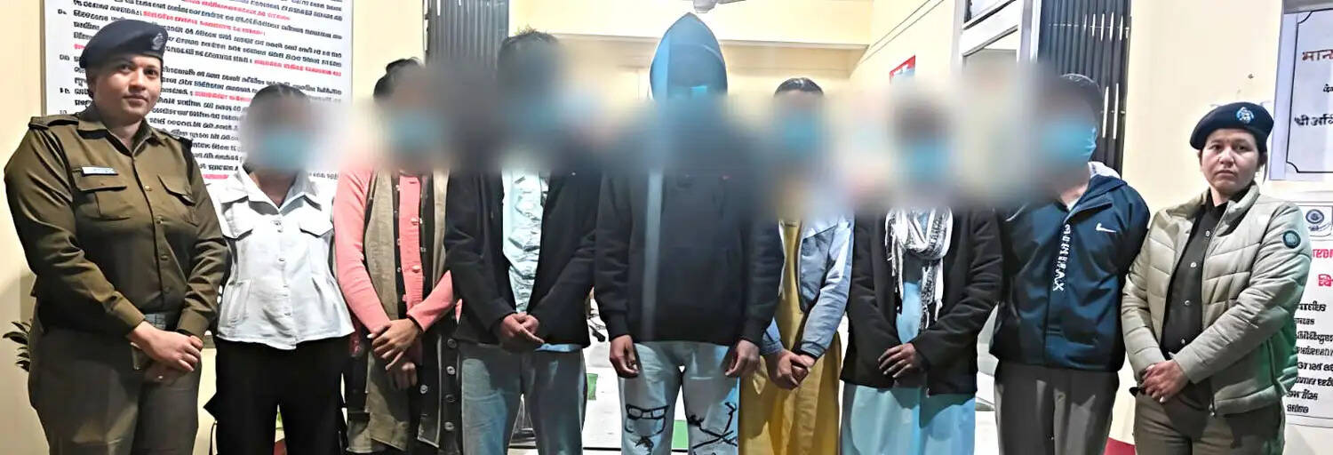 बोर्ड एग्जाम स्कैंडल का खुलासा, 04 युवतियों सहित 07 धरे गए