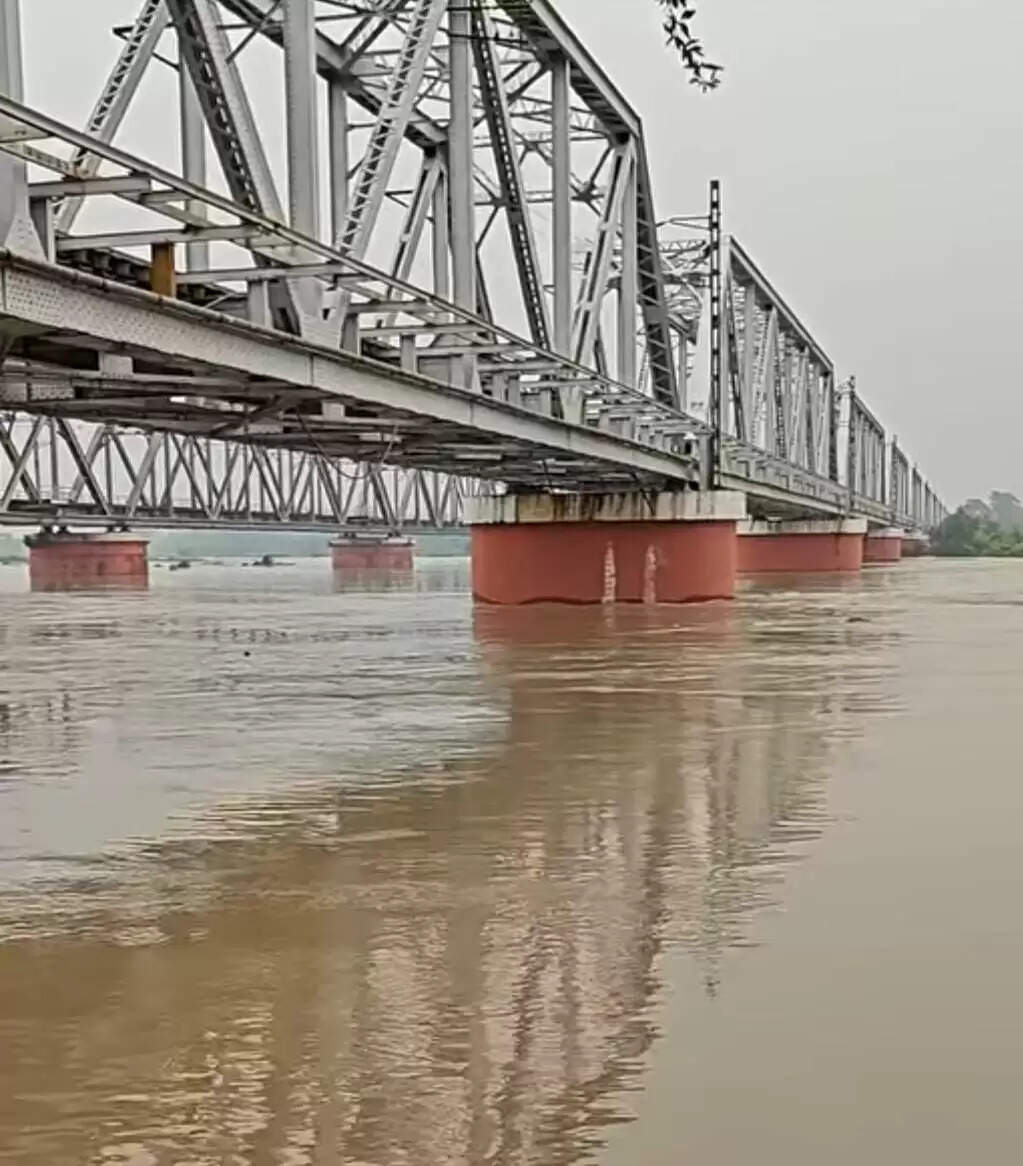रामगंगा का जलस्तर खतरे के निशान से 13 सेंटीमीटर नीचे आया,गांगन नदी में भी पानी घटा