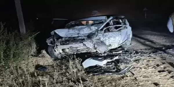 मप्रः भोपाल में दो कार के बीच जोरदार भिड़ंत, चार लोगों की मौत और एक घायल