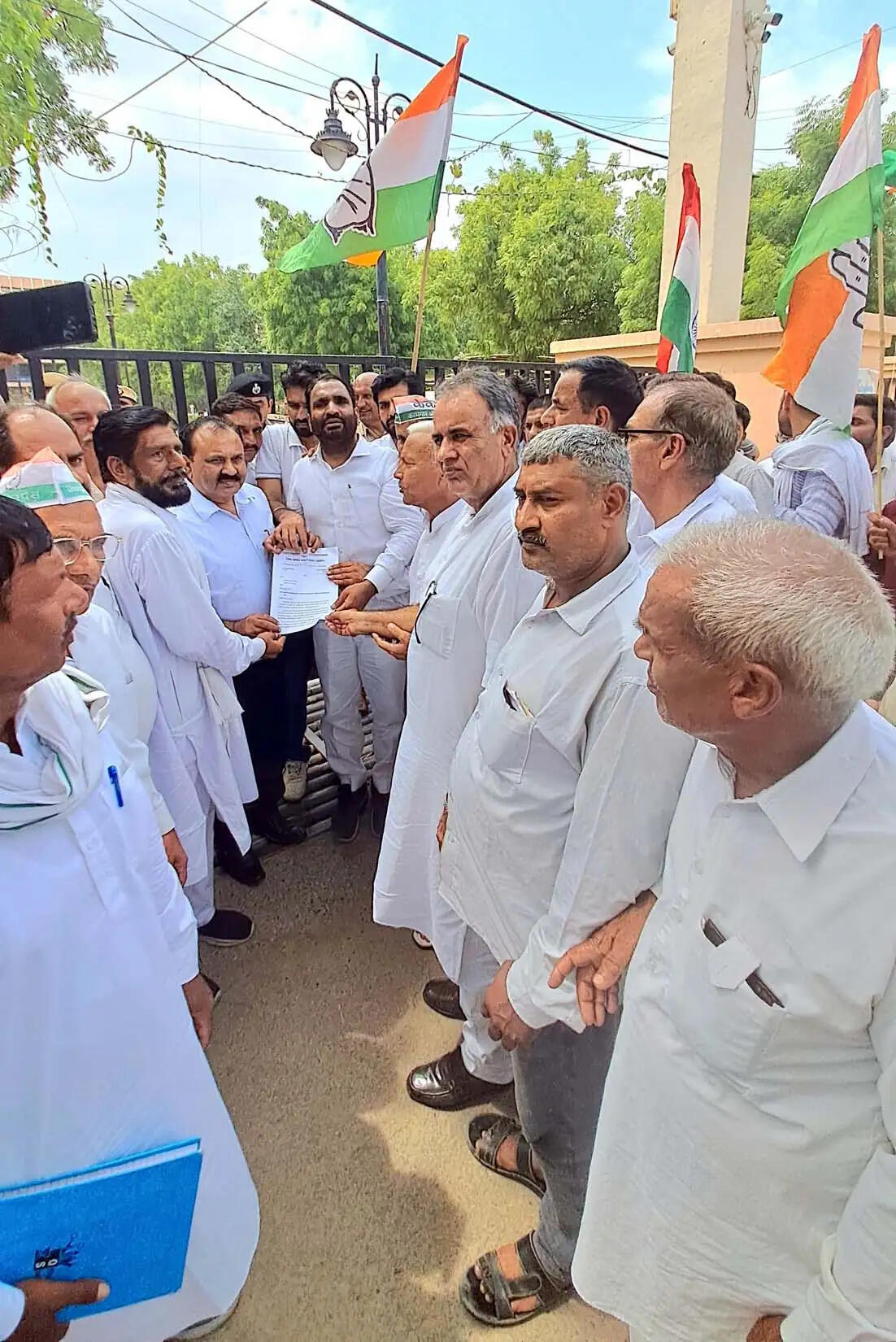 हिसार: युवाओं के भविष्य से खिलवाड़ बंद करे सरकार: बृजलाल बहबलपुरिया