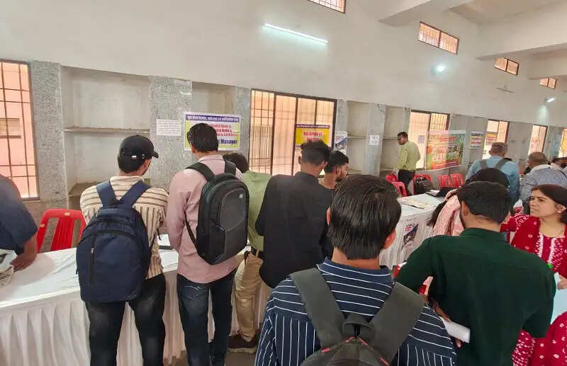 सीहोरः रोजगार मेले में 198 युवाओं का हुआ प्रारंभिक चयन
