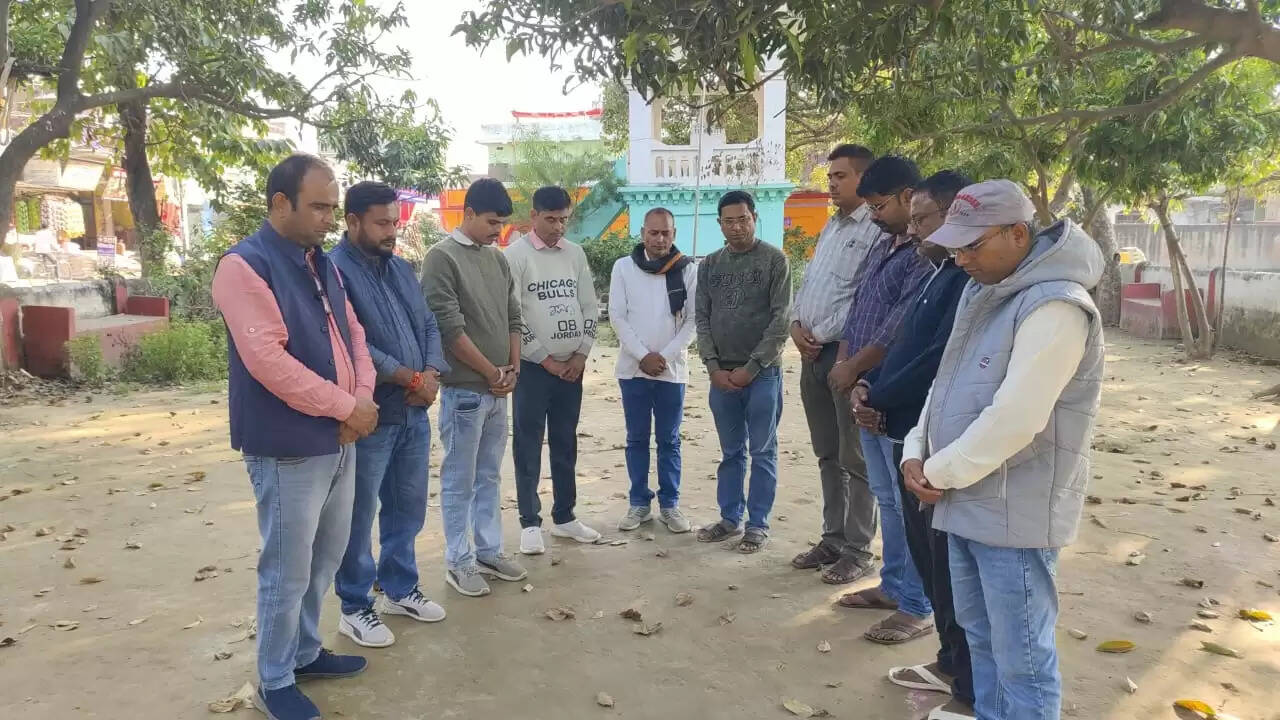 पत्रकार के निधन पर शोक सभा, मौन रख दी गई श्रद्धांजलि