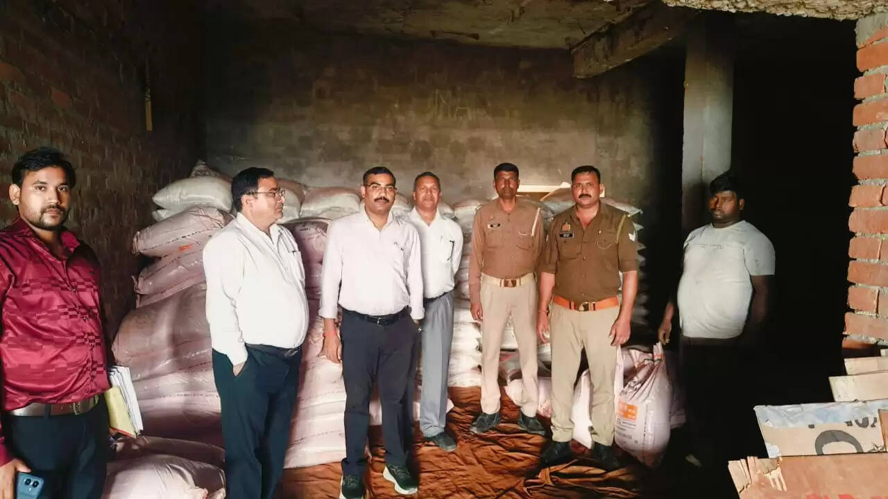 कन्नौज में 60 बोरी नकली खाद बरामद, चार आराेपिताें के खिलाफ मुकदमा दर्ज