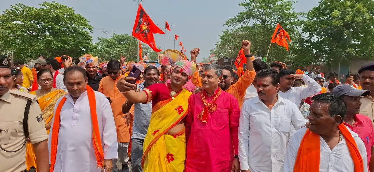 पूर्णिया में रामनवमी पर भव्य शोभायात्रा, हजारों श्रद्धालु हुए शामिल