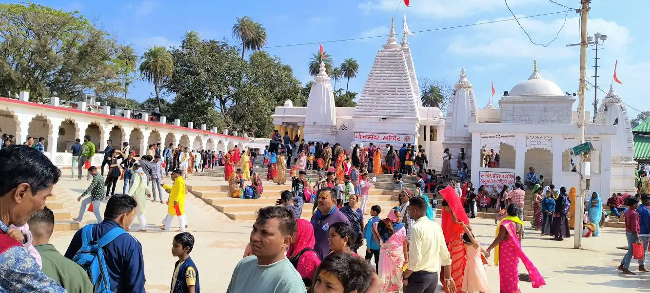 अनूपपुर: सूर्यदेव हुए उत्तरायण, नर्मदा नदी में हजारों श्रद्धालुओं ने लगाई डुबकी