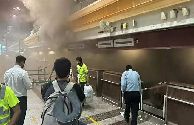 लाहौर अंतरराष्ट्रीय हवाई अड्डे पर लगी भीषण आग, कई उड़ानें प्रभावित, आव्रजन प्रणाली क्षतिग्रस्त