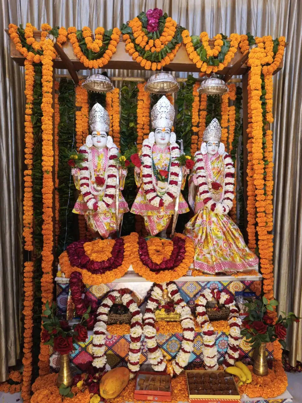 राम जन्मोत्सव पर भक्ति रस में डूबा आदर्श नगर राम मंदिर