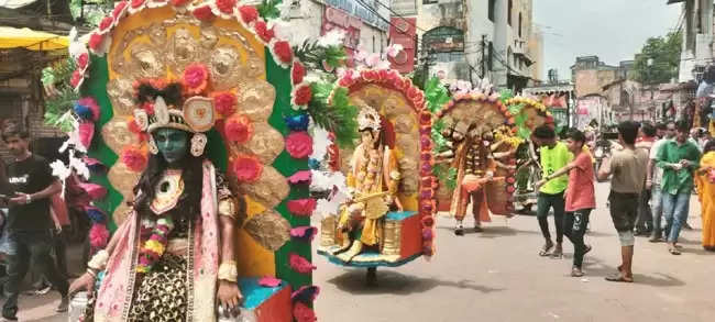 भगवान जगन्नाथ ने नंदी घोष रथ पर भक्तों को दिए दर्शन