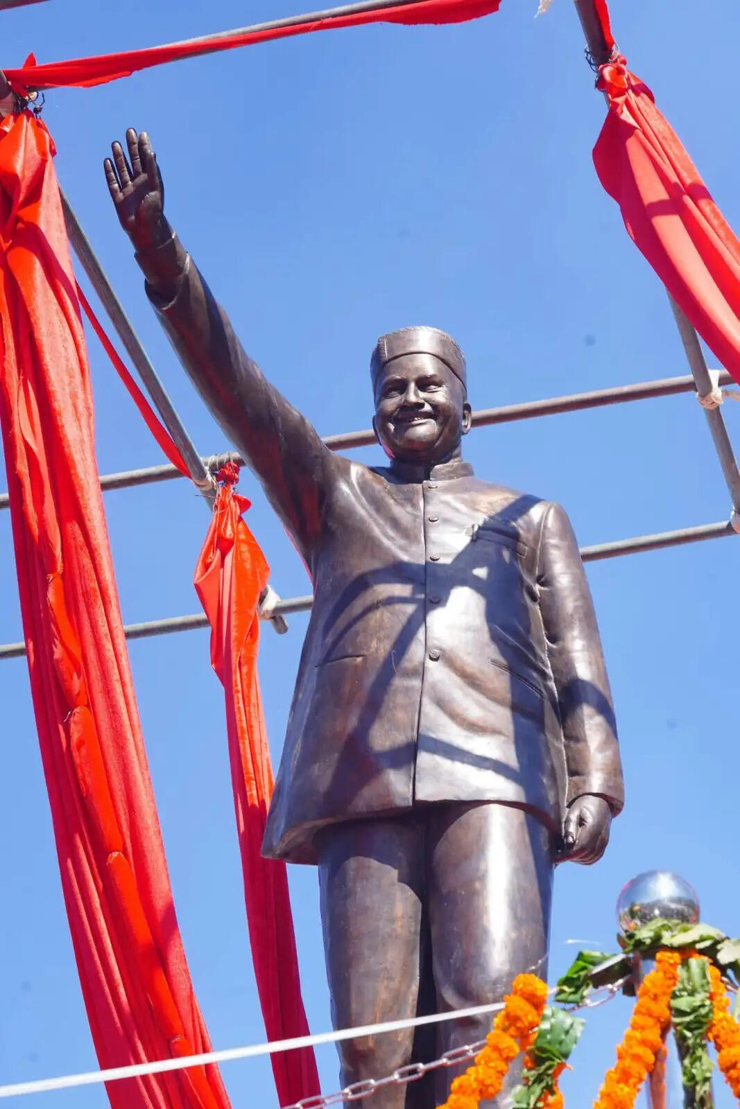 सराहन में वीरभद्र सिंह की प्रतिमा का अनावरण, उपमुख्यमंत्री मुकेश अग्निहोत्री बोले- उन्होंने लोगों के दिलों पर राज किया