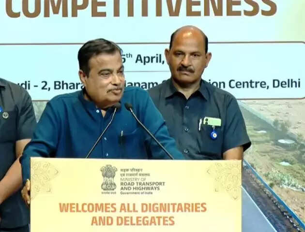 गडकरी ने अधिकारियों को सड़क इंजीनियरिंग की खामियों को सुधारने की दी हिदायत