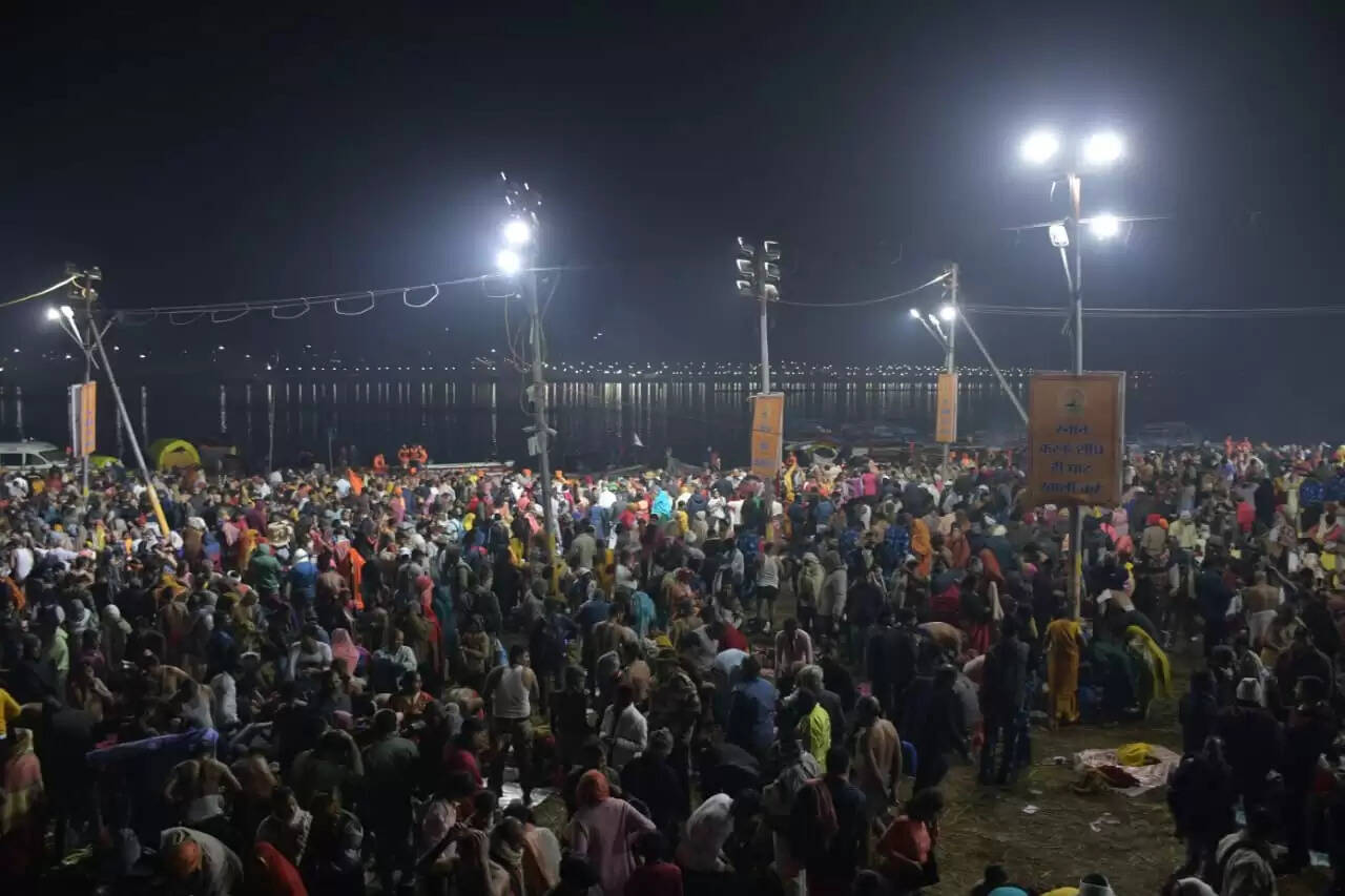 (लीड ) मकर संक्रांति पर रामनगरी, प्रयागराज और काशी में उमड़ा आस्था का सैलाब, संगम में लाखों ने लगाई डुबकी