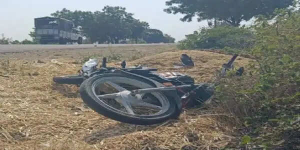 राजगढ़ः अज्ञात वाहन की टक्कर से बाइक सवार मां-बेटे की मौत