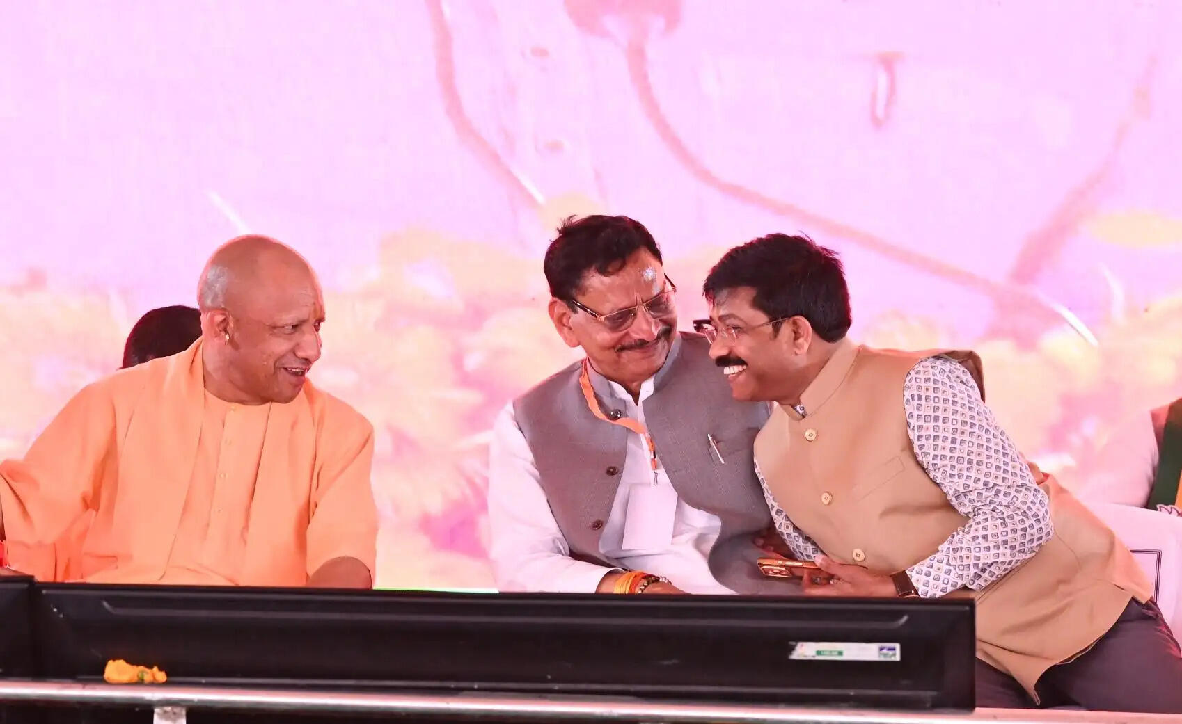 चुनावी बिसात बिछा गए मुख्यमंत्री योगी, एमएलसी चुनाव के बहाने मिशन-2027 का शंखनाद